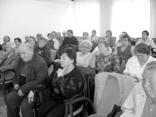 12 Želiezovský spravodajca máj 2010 Seniori zasadali Nepriaznivý demografický vývoj, postavenie starších ľudí na Slovensku v porovnaní s ostatnými členskými krajinami EÚ takýmito témami sa zaoberali