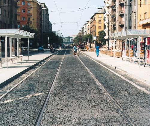 Hiszen segítségével már a metró átadása elôtt biztonságosabbá válik a gyalogosok élete: nem kell a zebrát használni esôben, hóban, vagy hosszan várakozni a lámpáknál.