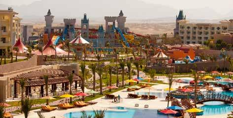 hatalmas kertekkel körülvéve, a nemzetközi repülőtértől kb. 36 km-re. Hurghada központjától kb. 36 km-re található, ahova a naponta kétszer közlekedő buszjárattal könnyedén eljuthatnak a vendégek.