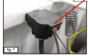 E24 E24: Az alkatrész (Triac) Sensing -kör, amit a kifolyószivattyú vezérel, hibás E24 Cserélje ki az áramköri alaplapot és futtassa le újra a diagnosztikai programot a további riasztások Ha az