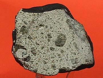 Akondrit: földi bázisos, ultrabázisos kőzetekhez, valamint holdi bazaltokhoz hasonlít, ortopiroxén, olivin,