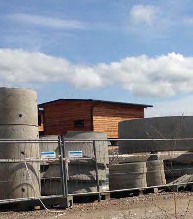 Das Fischerdorf besteht aus zwei geschütteten Halbinseln mit bis zu 58 gewerblich vermieteten Hütten in Holzbauweise, sowie einem dazwischen liegenden Verwaltungsbereich mit