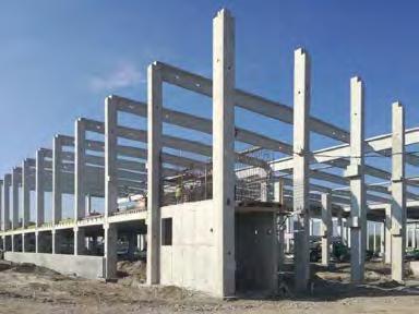 440 m2, ezenfelül 1450 m2 közbenső födém került kialakításra MF320-400 körüreges födémpanel elhelyezésével.