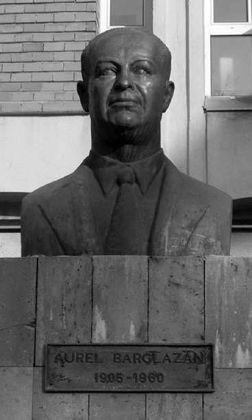 106 IULIE-DECEMBRIE 2015 Aurel Bãrglãzan (27 martie 1905-17 octombrie 1960) Corina ªANDOR-MARTIN Baia Mare ACADEMICE RODIRI FAMILIA ROMÂNÃ Aproape de Gara de Nord a Timi - ºoarei, rãtãcind printre