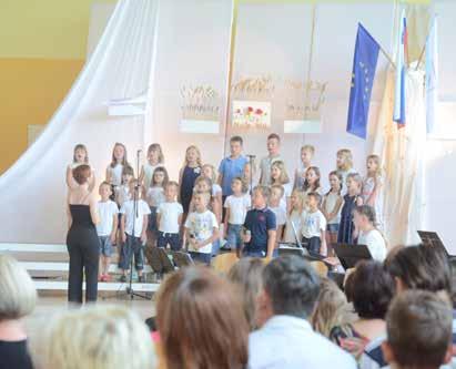 Odrasli smo tisti, ki moramo otroke naučiti, da praznovanja ne pomenijo zgolj, da dobimo darilo, temveč da je to tudi priložnost, da si vzamemo čas za druge, za druženje Zaključna prireditev je bila