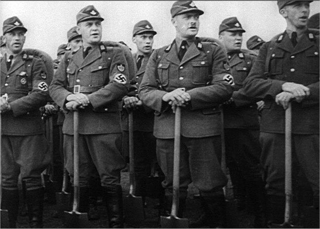 a) Schaffung einer bürgerlichen Gesellschaft: b) Schaffung eines bürgerlichen verfassungsmäßigen Systems: c) Einführung der obligatorischen Erbablöse: 4 Punkte 8.