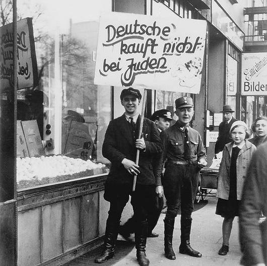 Die Hitlerjugend, eine kleine Organisation für die Kinder der nationalsozialistischen Parteiführung, bot Luxusprogramme an.