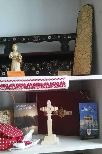 Turizmus és könyvtár Erdősné Csík Katalin A két terület kapcsolódása első olvasásra talán szokatlanul hangzik.