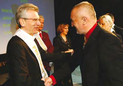 asistent suparvizorit dhe medaljes me shqiponjë.