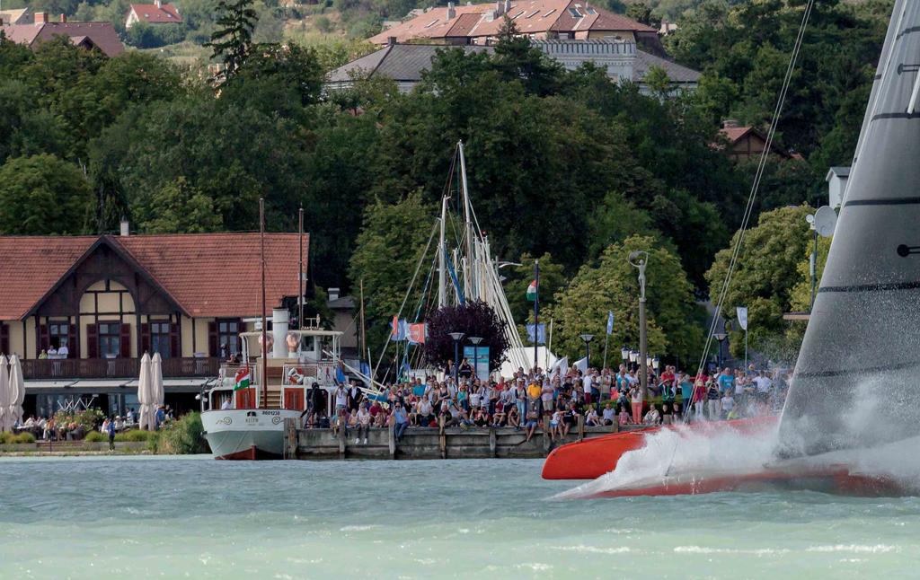 A Fifty úgy ment körbe a tavon, mint a rakéta: első útján megdöntötte a Kékszalag 10 óra 40 perces időrekordját, amelyet a Nemere II cirkáló