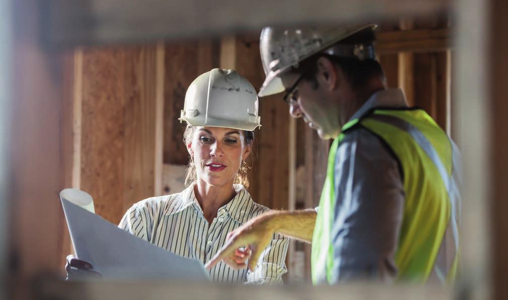 CONSTANT LABOUR SHORTAGE ÁLLANDÓ MUNKAERŐHIÁNY CONSTRUCTION & PROPERTY A 2017-es év az építőipar és ingatlanpiac újbóli térnyerését hozta.