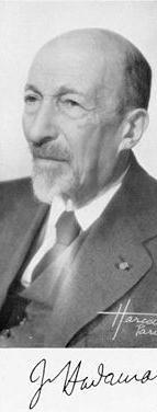 Matematikai alapok A 19. század egyik leghíresebb problémája a prímszámtétel volt, amelyet egymástól függetlenül Jacques Hadamard és de la Vallée Poussin igazolt 1896-ban.