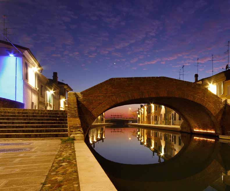 Art et Culture - Kunst en Cultuur - Művészet és kultúra Een stad die in het water weerspiegelt Volg de grachten en ontdek de weerspiegelingen van de paleizen, gekleurde huizen en kerken op de