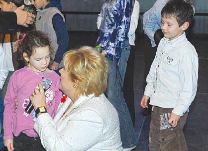 biznesit, i cili e rinovon dhe ndihmon në mënyrë të