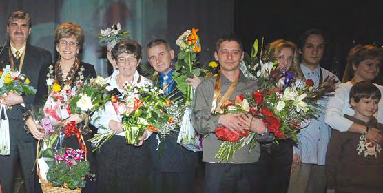 Supervizorët sipas zakonit u ndoqën nga asistent menaxherët të cilët morrën nga drejtori gjeneral medaljen që përbënte vlerësimin e tyre, ndërkohë që festonin mes duartrokitjeve të mëdha në skenë.