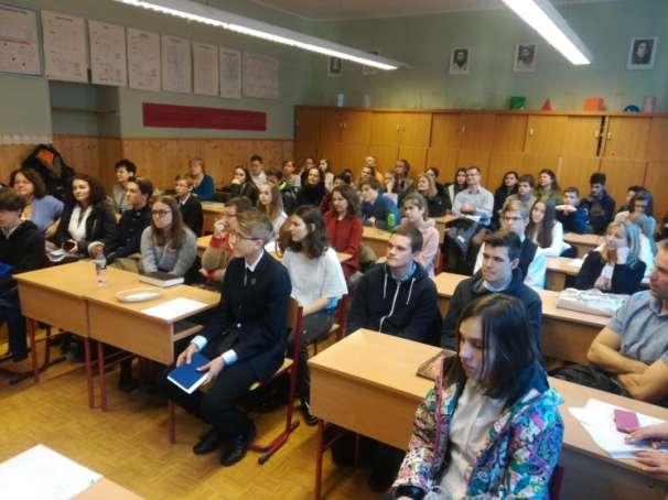 igazgatóhelyettese köszönti