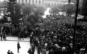 JUGOSLAVIJA U m e đ u n a r o d n i m o d n o s i m a z e m l j a s e i s p r v a o sl a nja l a n a Fr a n c u s k u i Ve l i k u B r i t a n i ju, n a s t a vlja j u ć i p r i je r a t n u p o l i