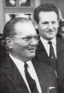 U Su bo ti ci su ute me lje ne i no - vi ne Hr v a t s k a r i je č te Hr vat sko ka za li šte, a or ga ni zi ra na je i škol ska na sta va na hrvat s kom je z i k u. B.