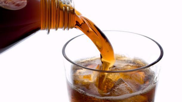 Cola=High-fructose corn syrup (HFCS) Kóla: HFCS = 55% fruktóz és 42% glükóz 200 ml Coca-Cola 22,4 gramm cukor 17