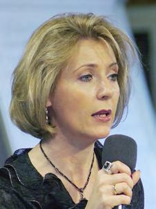 kës Sonya Melinda Gulyas mbajti leksion rreth paletës Sonya duke përdorur shami me ngjyra. Ecëm nga hapi në hap në botën e ngjyrave.