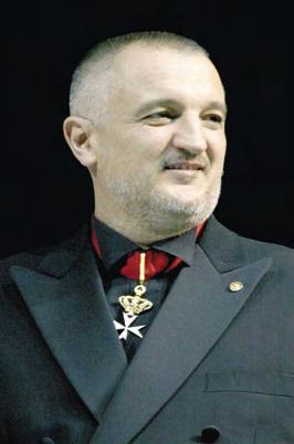 Dr. Sandor Milesz Qëllimi i paarritshëm Kur morra në dorë raportin e qarkullimit të muajit prill, në fillim mendova se kolegët e mi kishin bërë ndonjë gabim, ose sistemi i tyre informatik donte të më