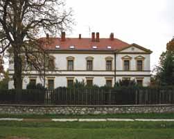 1921-ben, a trianoni békeszerződés után népszavazás döntötte el, hogy és a környező nyolc község melyik országhoz tartozzon. A soproniak Magyarország mellett döntöttek.