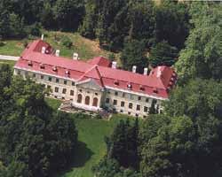 sopronhorpács sarrod sopronkövesd Neustadt und Wien verband. Nach dem Friedensvertag von Trianon entschied 1921 eine Volksabstimmung, zu welchem Land und acht umliegende Gemeinden gehören wollen.