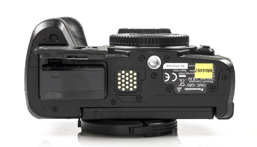 A Panasonic G-család történelmében ez az első olyan fényképezőgép, amihez portrémarkolat csatlakoztatható.