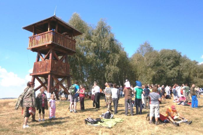 Ľuboslava Slebodníková, riaditeľka ZUŠ ktorí osadili zvon na rozhľadni až po projektanta a pracovníkov dotknutých inštitúcií, ktorí riešili rôzne povolenia.