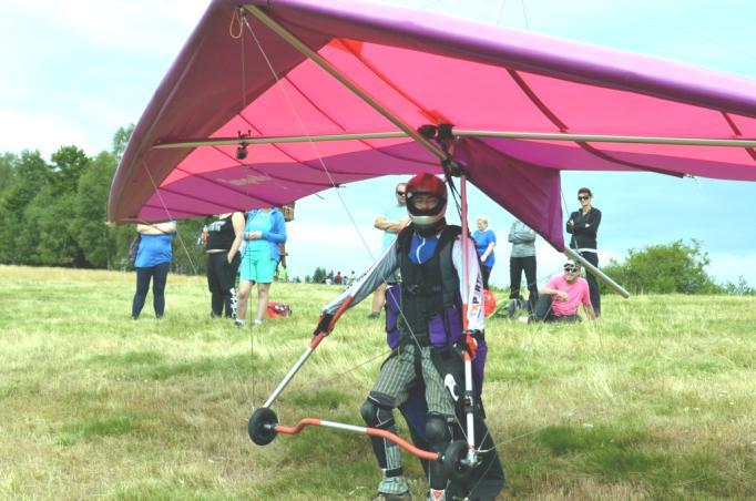 Výbornú atmosféru spestrili heligonkári i piloti paraglidingu a rogál. Výstavba rozhľadne Rozhľadňa sa nachádza na rozhraní obcí Klenovec a Kokava nad Rimavicou v nadmorskej výške 851 m.