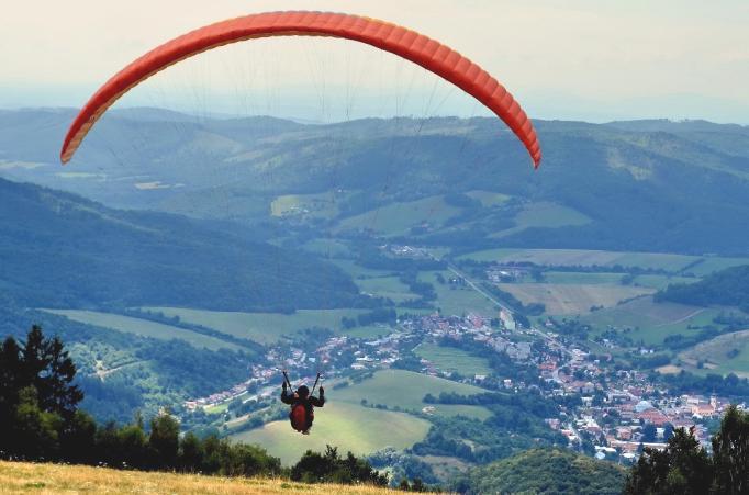 rozpočtu SR, z rozpočtu obce Klenovec a Miestnej akčnej skupiny MALOHONT. Lučenec Kalinovo 12. 8. - 20. 9.