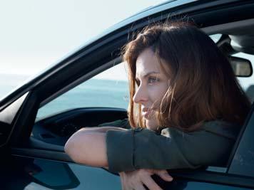 BIZTONSÁG OPTIMÁLIS BIZTONSÁG Az új PEUGEOT 5008 SUV a nyugalmáról is gondoskodik. Riasztó beszerelésével optimális védelmet biztosíthat gépkocsijának.