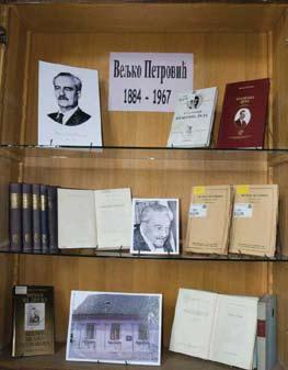 Део изложбе СВЕЧАНОСТ Поводом обележавања 125 година од рођења Вељка Петровића, сомборског песника и приповедача који је вишедеценијским плодним радом српској књижевности у аманет оставио неке од