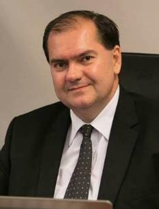 fokozatot szereztem. Szakmai pályafutásom következő nyolc éves periódusa a Szenzor Gazdaságmérnöki Kft volt, ahol tanácsadóként, oktatási, majd ügyvezető igazgatóként dolgoztam.