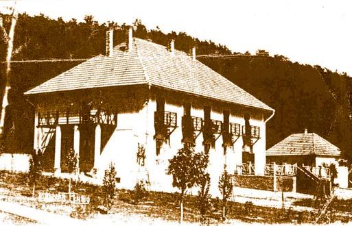 MÚLT-KOR A parádfürdõi központ épülete (1957) kel és Mosoni László fõkönyvelõvel együtt a legjobb vezetõi hármas a Mátrában hamarosan élüzemmé vezényelte a céget.