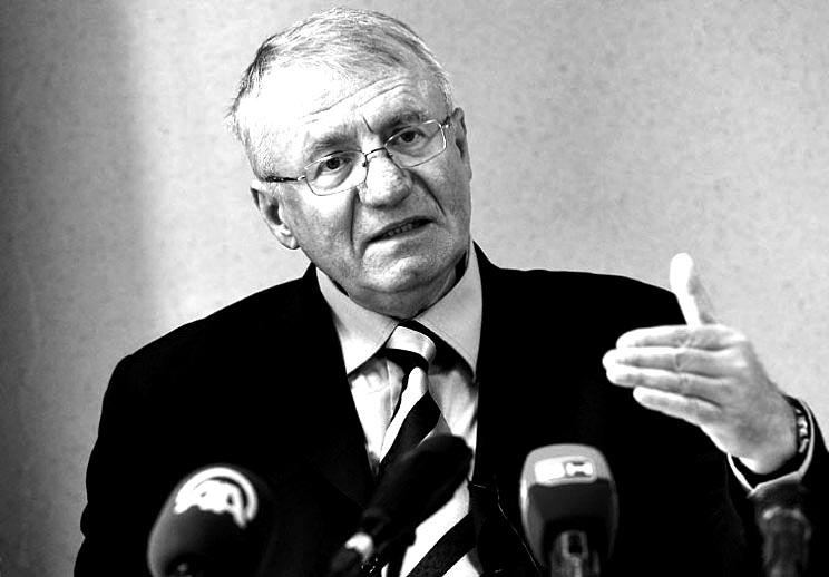 ИЗБОРИ ИНТЕРВЈУ: ДР ВОЈИСЛАВ ШЕШЕЉ, ПРЕДСЕДНИК СРПСКЕ РАДИКАЛНЕ СТРАНКЕ НА ИЗБОРЕ СА ВЕЛИКИМ ОПТИМИЗМОМ Наш стратешки циљ је да на овим изборима освојимо једну трећину мандата и да на тај начин