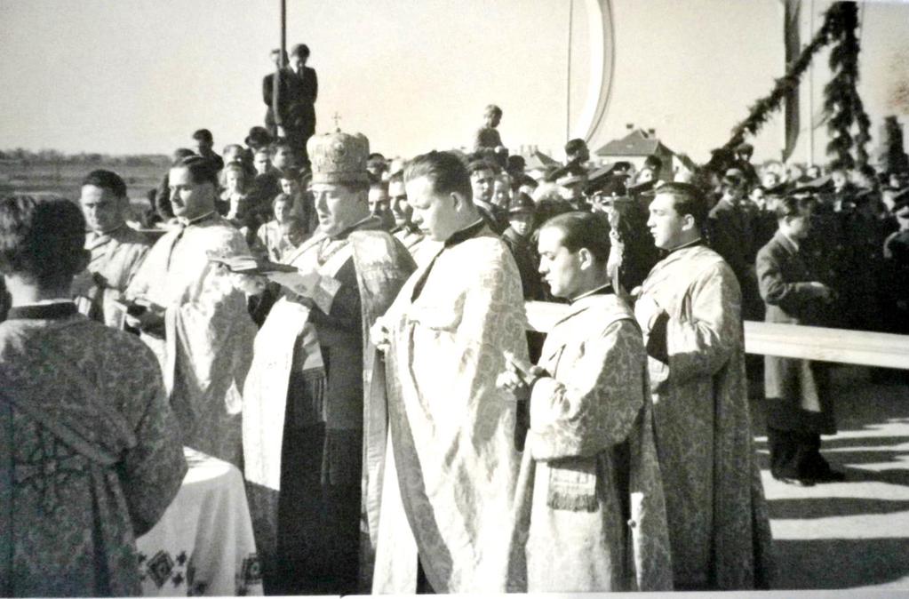 Sándor püspökkel, 1937-ban (1944.