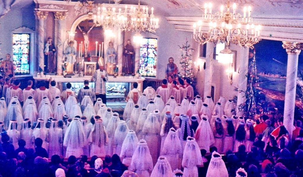 A gyémántmisés Chira püspök 85-ik születésnapján, a majkoduki Szent József templomban, 1982.