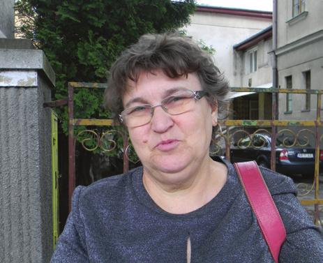 Ştiu că se apropie alegerile locale, dar probabil această stradă este mai ascunsă şi cu prea puţini alegători, aşa că nu riscă nimeni să piardă voturile acestor concetăţeni de etnie rromă.