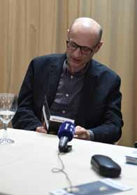 (Samo telko, ka do prej namesto knjig na policaj mrkavce, paprike, paradajsi pa čedne kapüstine glavé ) Eden varaš, steri nika dá na sebe, steri sam sebé poštüvle, bi zato nej smo brezi knjigarne