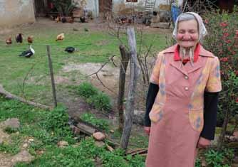 Tetica Mariška so ranč venej na dvauri stali, kak če bi kokauši šteli, gda sem taprišo. - Baug dajte, tetica, vse kokauši mate, lisica edno nej odnesla?