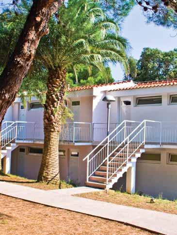 SADRŽAJI: turističko naselje San Marino s ukupno 495 smještajnih jedinica sastoji se od 5 hotela: Family Hotel Plaža, Hotel Veli Mel, Hotel Sahara, Hotel Rab i Family Hotela Lopar.