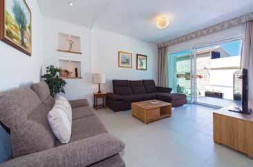 sjeverna dalmacija otok brač, povlja / otok brač, splitska Villa Kala 4* (Za max 10+2 osobe) POLOŽAJ: tradicionalna dalmatinska kamena kuća u centru naselja Povlja na Braču, oko 200 m od mora, oko