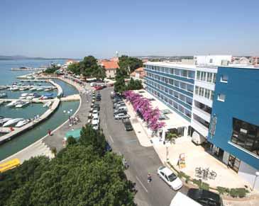 ), besplatno korištenje SPA zone u Wellness centru Salvia uz prethodnu rezervaciju termina: saune, whirlpooli, relax zone, fitness; stolni tenis, odbojka na plaži, areobic u vodi; svakodnevno u