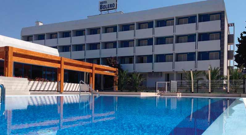 PLAŽA: šljunčana oko 300 m udaljena (Aqua Park uz doplatu); oko 1.500 m od pješčane plaže Soline. Nije dozvoljeno držanje kućnih ljubimaca.