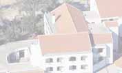 APARTMANI: smješteni u hladu borove šume, odvojeni ulicama i okruženi mediteranskim zelenilom; kućice dalmatinskog stila ugodno uređene; svaka s posebnim ulazom, SAT TV, aparatom za kavu.