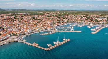 351 kn Akcija 14=12, 14=10, 7=6, 7=5 Besplatno za dijete do 7 godina Ville Matilde 3* Popust 10% u pojedinim terminima do 29.2. POLOŽAJ: udaljeno 50-100 m od mora i plaže.