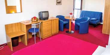SADRŽAJI: 57 soba, restoran, bar, kongresna dvorana, a la carte taverna Kula, parking