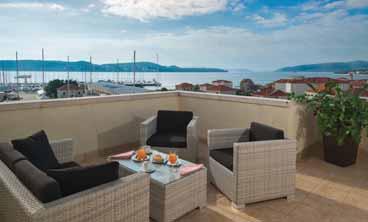 seget donji / seget vranjica srednja dalmacija Hotel Rotondo 4* POLOŽAJ: