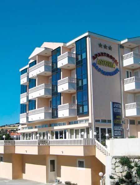 rent-a boat. PLAŽA: šljunčana.